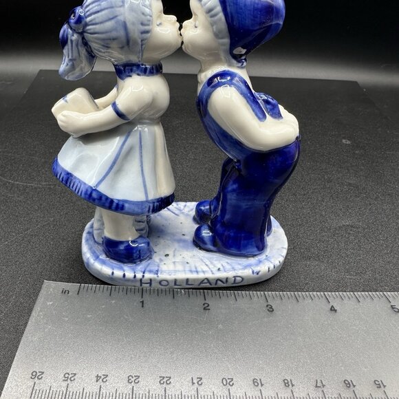 Vintage Delft Blue Kissing Dutch Couple Figurine 4.5" Holland Pottery - Picture 9 of 12